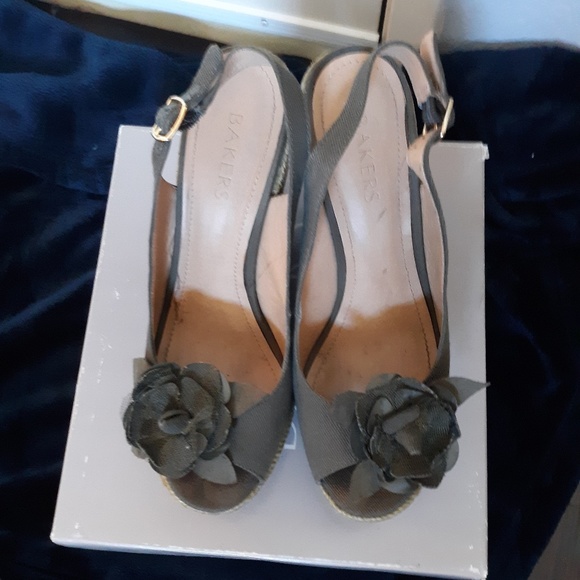 Shoes - Picture 3 of 3